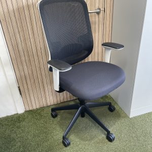 Referbished: Orangebox Do Chair - Black & White